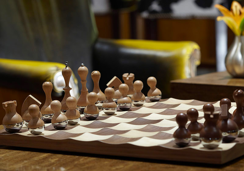 Wobble Chess Set