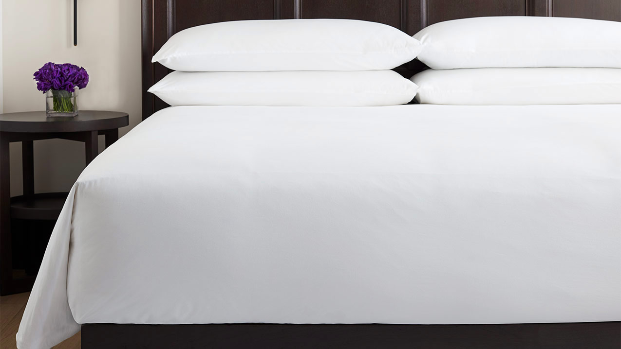 https://www.boutiques.marriottbonvoy.com/wp-content/uploads/2022/04/edition-hotels-duvet-cover-EDT-236-01-WH.jpg