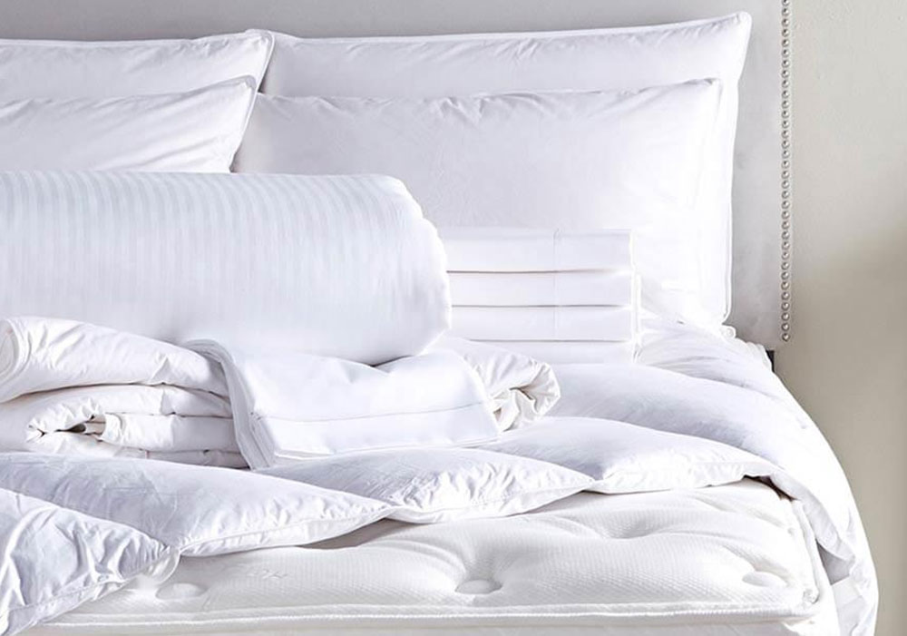 Striped Bed & Bedding Set